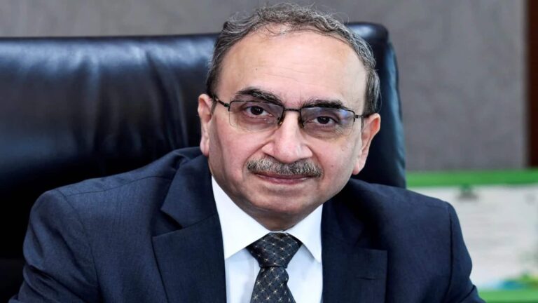 HDFC Bank के नए MD और CEO की तलाश, SBI के पूर्व चेयरमैन दिनेश कुमार खारा का नाम भी चर्चा में