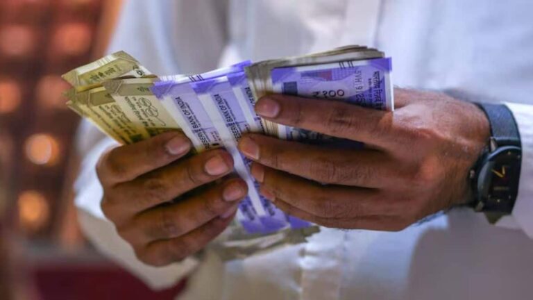 FD Break Rules: इमरजेंसी में FD तोड़ने की सोच रहे हैं? जानें बैंक कितना काटते हैं पेनल्टी और क्या है सही तरीका
