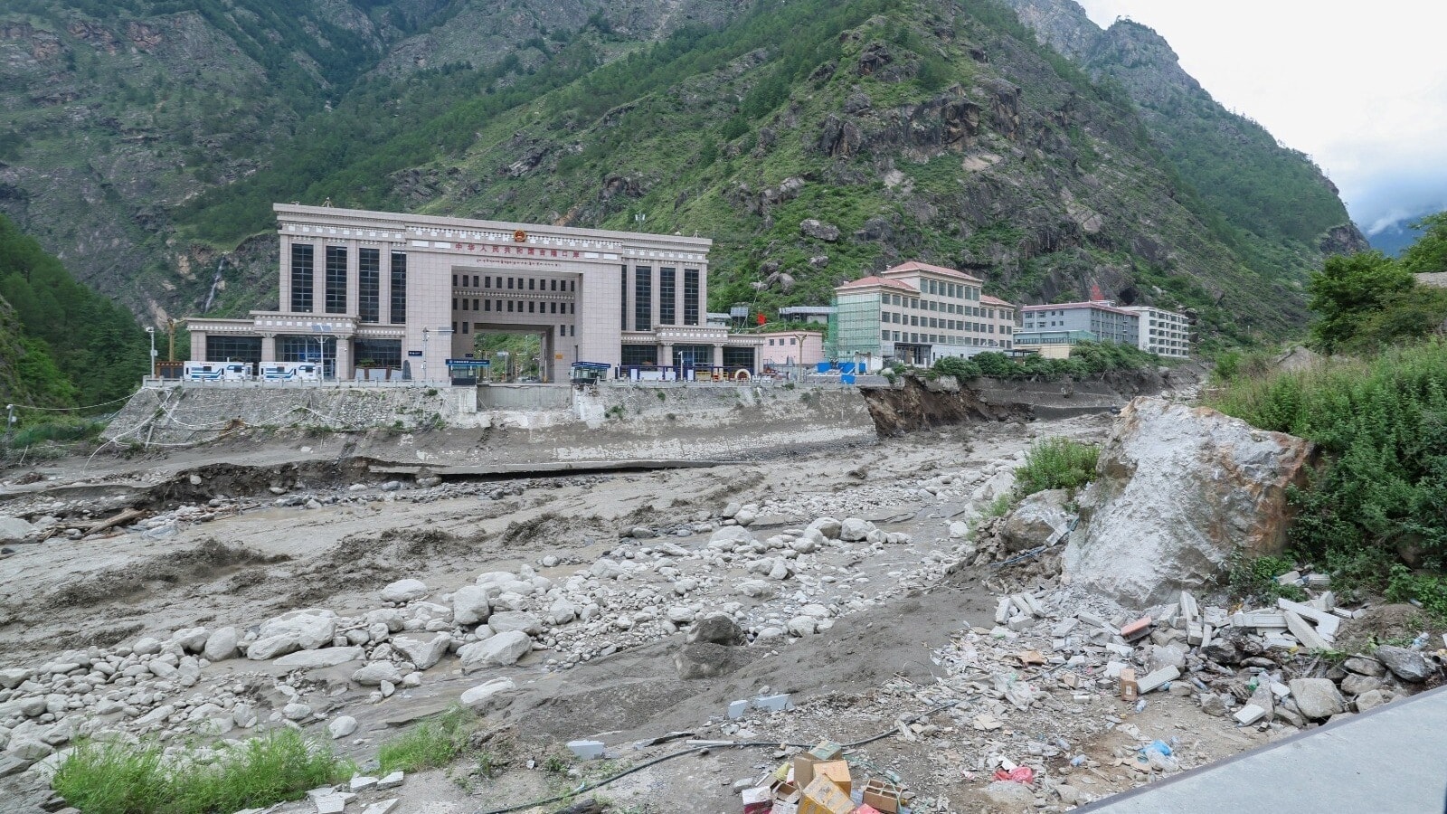 बिना बारिश कैसे बह गए पुल और गांव? नेपाल बाढ़ पर बड़ा खुलासा, जानिए चीन-नेपाल बॉर्डर पर क्या हुआ था!