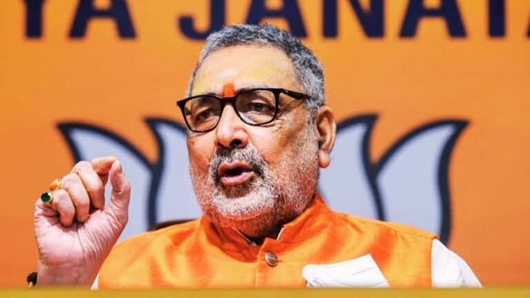 'राहुल गांधी मनबढ़ू, सनकी और उद्दंड व्यक्ति, अमित शाह की तुलना करेंगे?', गिरिराज सिंह का तीखा प्रहार
