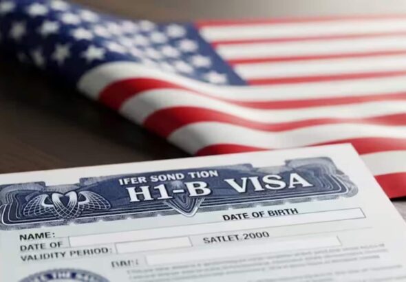 H-1B Visa News: नौकरी गई तो तुरंत छोड़ना होगा अमेरिका! नहीं मिलेगी 60-दिनों की मोहलत! इस कारण मची खलबली