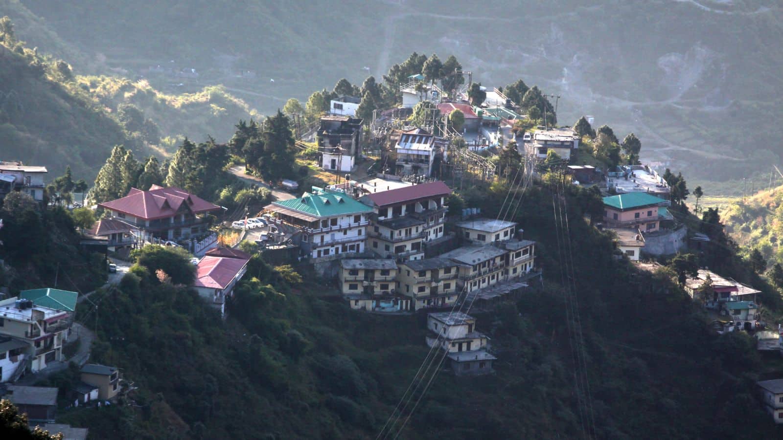 Property Rules In Hills: पहाड़ों में जमीन खरीद घर बनाने का है सपना? जानें हिमाचल, उत्तराखंड समेत इन पहाड़ी राज्यों के लैंड रूल्स