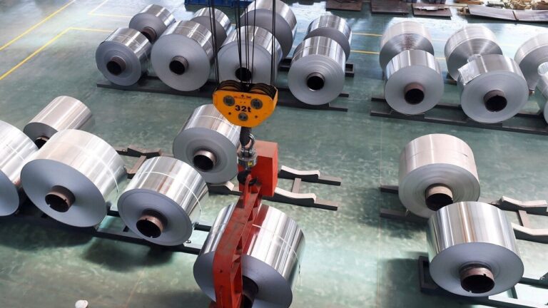 Hindalco Q1 Results: प्रॉफिट 75% बढ़कर 7013 करोड़ रुपये, रेवेन्यू 32 फीसदी बढ़ा