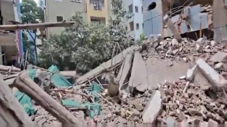 Hyderabad Building Collapse: 7 मंजिला इमारत भरभराकर गिरी, 2 की मौत; नाले के पास हो रहा था निर्माण