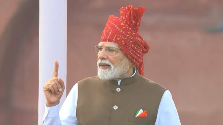 Independence Day 2026: पीएम मोदी ने सिर पर सजाई खूबसूरत 'बंधेज' पगड़ी, पहनकर देश ही नहीं दुनिया को दिए कई बड़े संदेश, जानिए