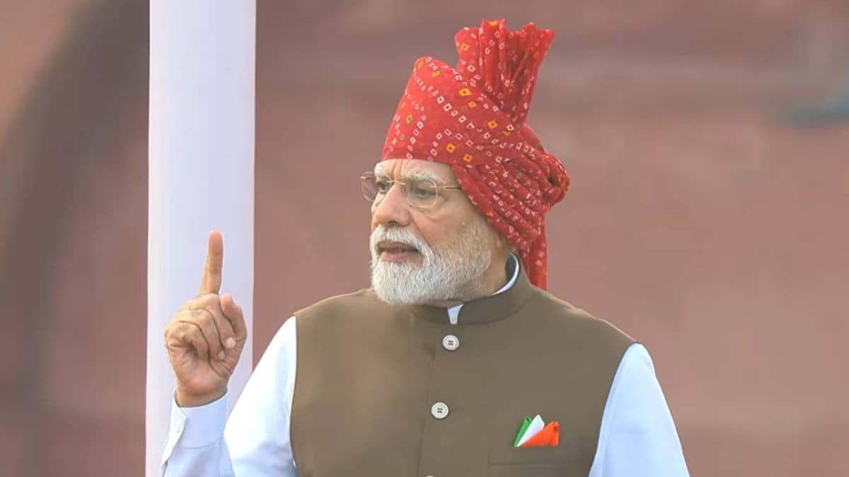 Independence Day 2026: पीएम मोदी ने सिर पर सजाई खूबसूरत 'बंधेज' पगड़ी, पहनकर देश ही नहीं दुनिया को दिए कई बड़े संदेश, जानिए
