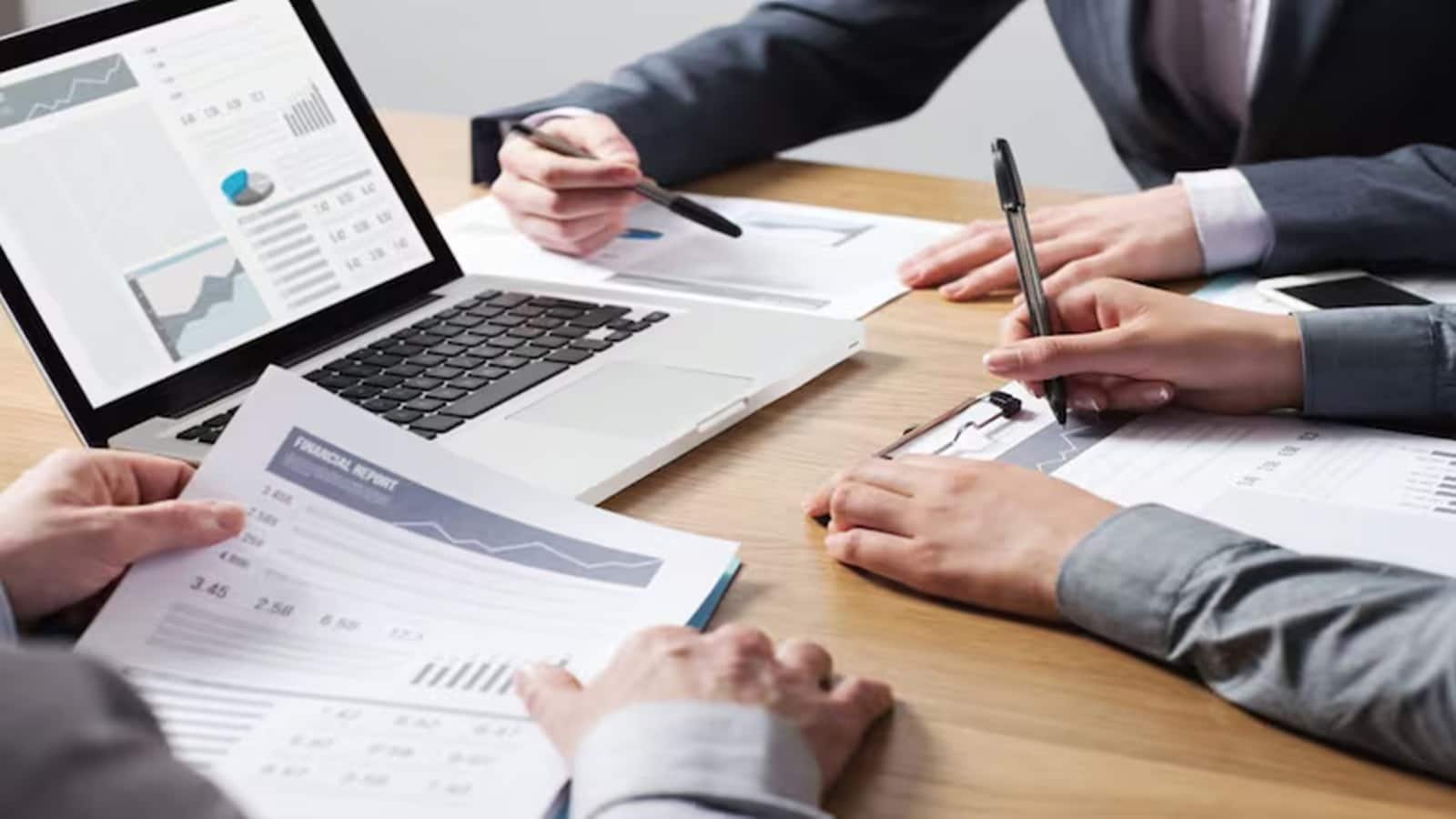 Persistent Systems Share Price: Q1 नतीजों के बाद IT कंपनी का शेयर 4% तक फिसला, HSBC को आगे और गिरावट की आशंका