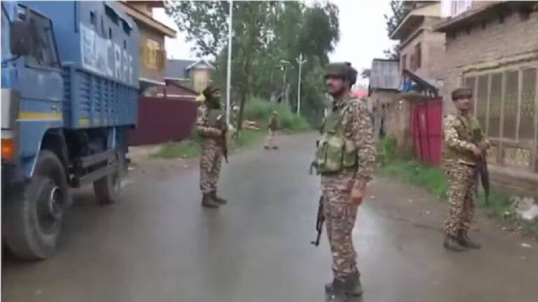 J&K: कुलगाम आतंकी हमले में घायल दूसरे मजदूर ने भी तोड़ा दम, धर्म पूछकर आतंकियों ने मारी थी सीने में गोली; CM अब्दुल्ला ने किया मुआवजे का ऐलान