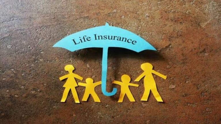 LIC को किससे मिली टक्कर! धड़ाधड़ बिक रही लाइफ इंश्योरेंस पॉलिसी, HDFC Life को झटका