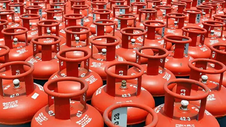 LPG Price Cut: राहत भरी खबर, 1 अगस्त से गैस सिलेंडर हुआ ₹209 तक सस्ता