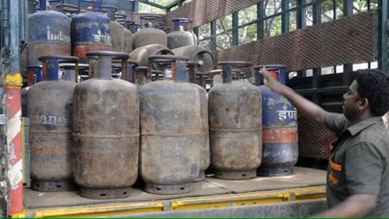 LPG Price Cut: महीने के पहले दिन सस्ता हुआ LPG सिलेंडर, दिल्ली से कोलकाता तक घटे दाम; ये हैं नए रेट