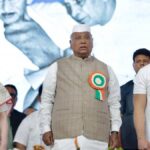 वंदे मारतम् के अपमान पर नहीं थम रहा बवाल, अब सोनिया गांधी, राहुल और खरगे के खिलाफ मुंबई पुलिस स्टेशन में दर्ज कराई शिकायत