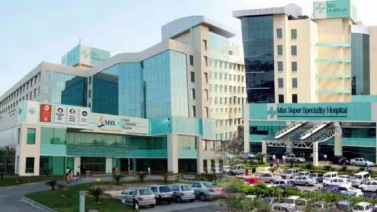 Max Healthcare Q1 results: मैक्स हेल्थकेयर का प्रॉफिट 3% बढ़कर ₹357 करोड़, रेवेन्यू 15 फीसदी बढ़ा