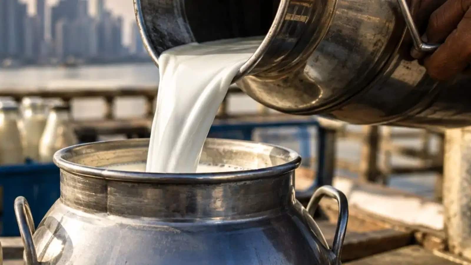 महंगाई ने फिर बढ़ाया घर का बजट, मुंबई में दूध के दाम में इस दिन से होगा ₹9 का इजाफा