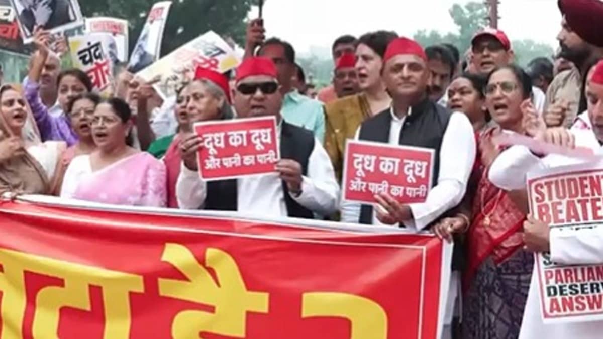 'शिक्षा-परीक्षा और मंदिर एक-दूसरे से जुड़ा मुद्दा...', गृहमंत्री से चर्चा की मांग पर अड़ा विपक्ष, अखिलेश यादव क्यों बोले- भगवान की लाठी में आवाज नहीं होती?