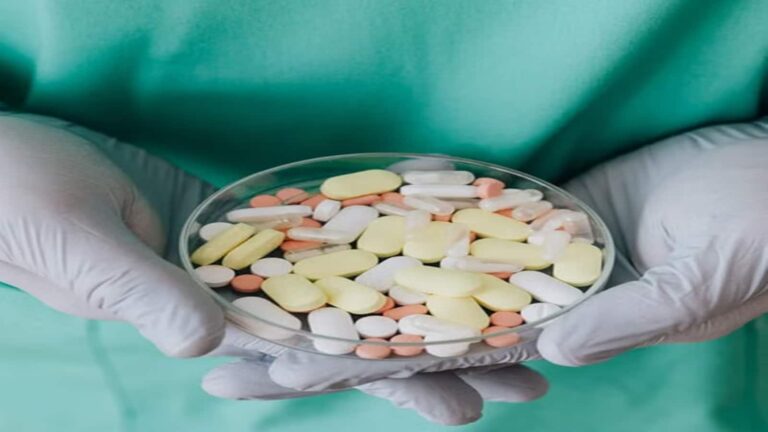Pharma Stocks: मुनाफे में 4 गुना उछाल पर चमके शेयर, 3% का जोरदार उछाल