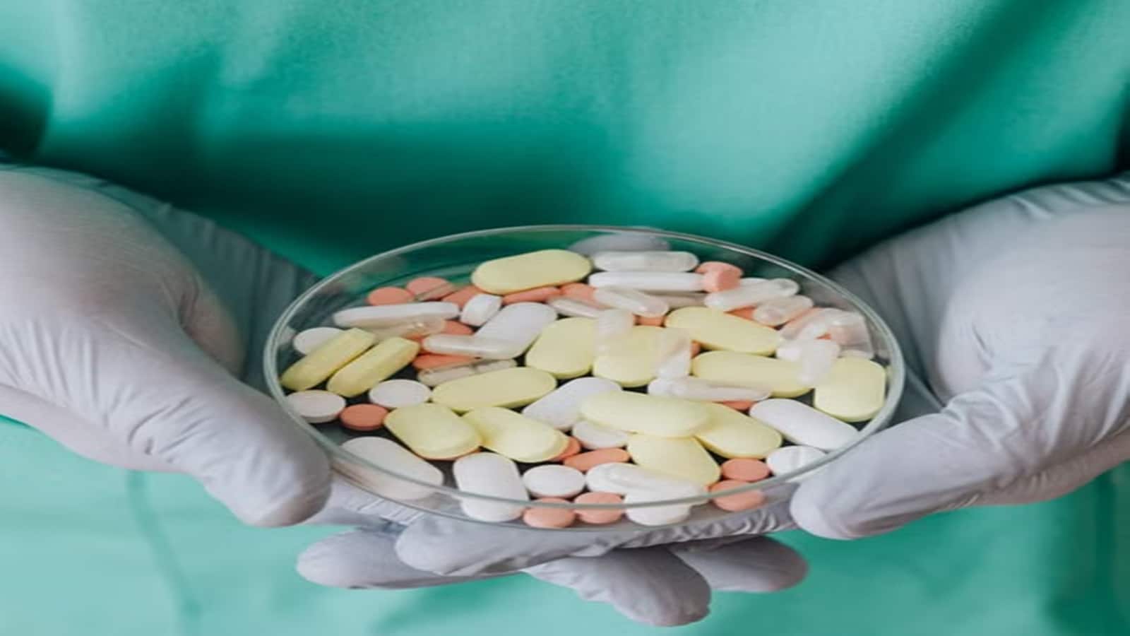 Pharma Stocks: मुनाफे में 4 गुना उछाल पर चमके शेयर, 3% का जोरदार उछाल