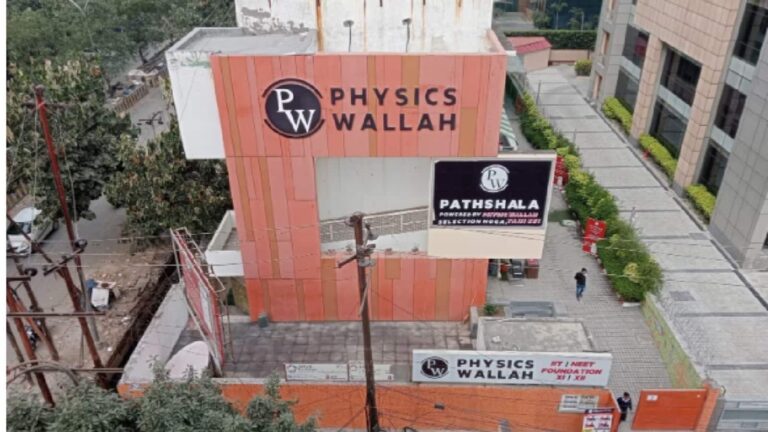 PhysicsWallah Q1 Results: लॉस घटकर ₹77 करोड़ पर आया, रेवेन्यू ₹1000 करोड़ रुपये के पार