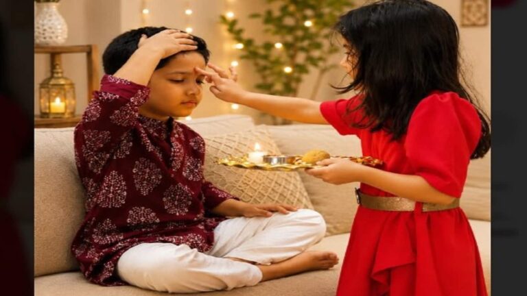 Rakhi Bandhne Ke Niyam: राखी बांधते समय ध्यान रखें दिशा का यह नियम, जानें राखी बांधने के ये जरूरी नियम