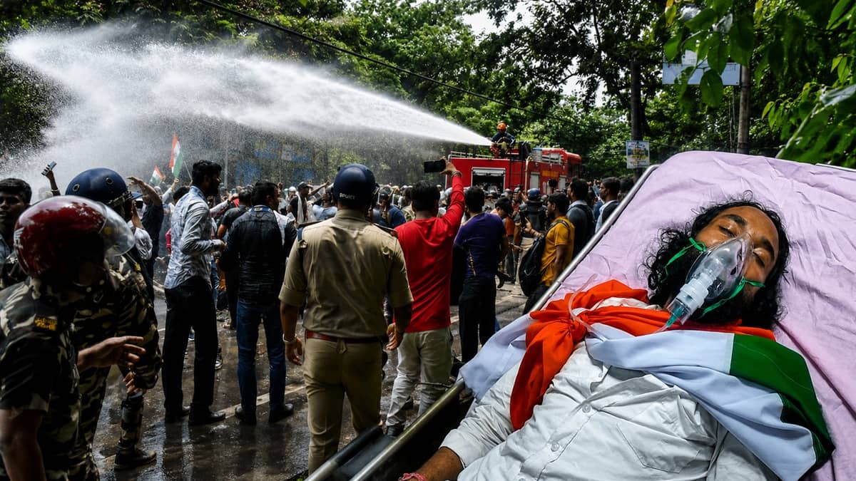Ranchi JPSC Protest: ऑक्सीजन सपोर्ट पर छात्र नेता देवेंद्र नाथ महतो, हाल जानने अस्पताल पहुंचे स्वास्थ्य मंत्री; जानें कैसी है अब सेहत