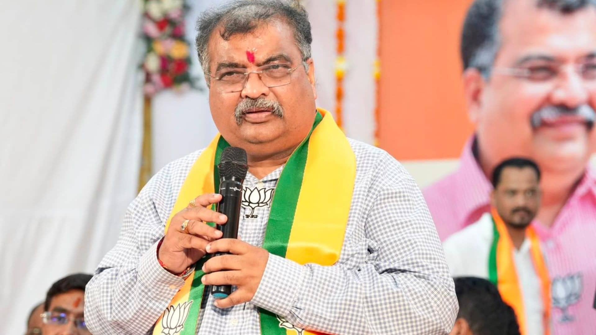 PM मोदी-CM फडणवीस के नेतृत्व में विकास की गंगा प्रवाहित हुई...नागपुर स्नातक सीट पर BJP ने कसी कमर, रविंद्र चव्हाण ने संभाला मोर्चा