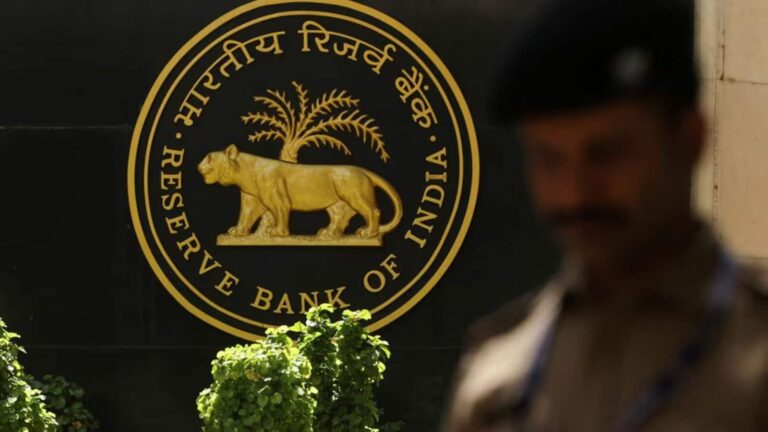 FCNR (B) Deposit Scheme : समय से पहले ही बंद हो जाएगी FCNR(B) विंडो, स्कीम को मिला शानदार रिस्पॉन्स, जानिए रुपए के लिए क्या हैं मायने?
