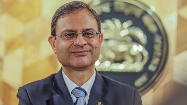 RBI Monetary Policy: आरबीआई ने इंटरेस्ट रेट नहीं बढ़ाया, नहीं बढ़ेगी आपके होम लोन और कार लोन की EMI