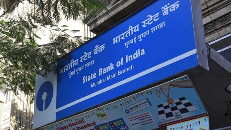 SBI खाताधारकों को बड़ा झटका! 1 अक्टूबर से बैंक से कैश निकालना होगा महंगा, जानें ये नया नियम