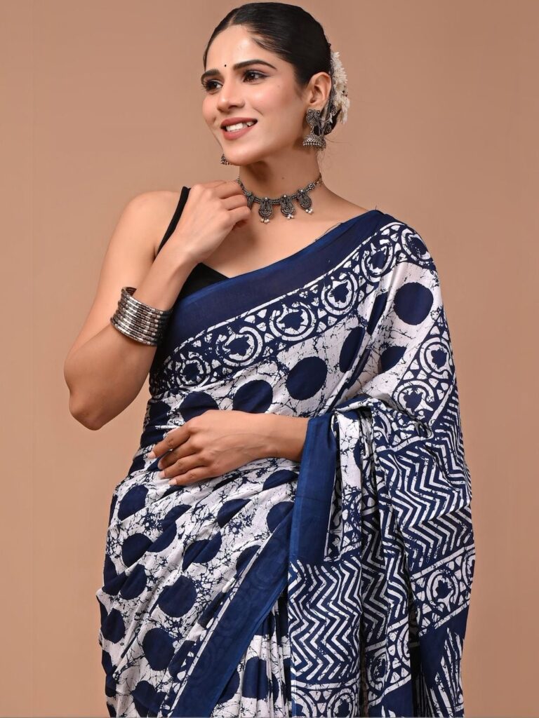 ऑफिस लुक को बनाएं बोरिंग से शानदार, ब्लॉक प्रिंटेड कॉटन साड़ियों से पाएं एलिगेंट अंदाज!