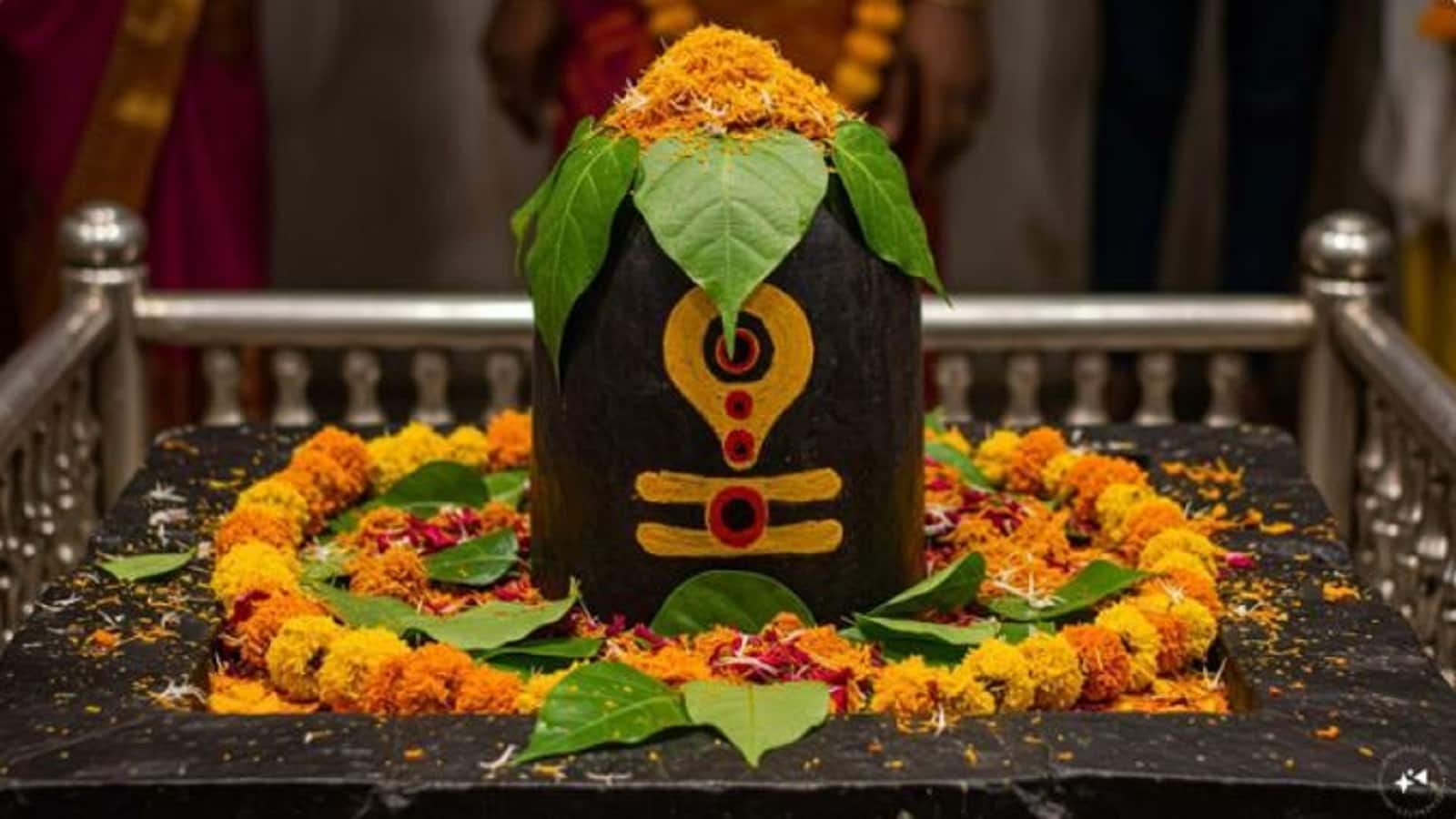 Sawan Bel Patra Ke Upay: सावन के महीने में बेल पत्र के ये उपाय करने से मिल जाएगा सभी तीर्थों का पुण्य फल, जानें इनके बारे में