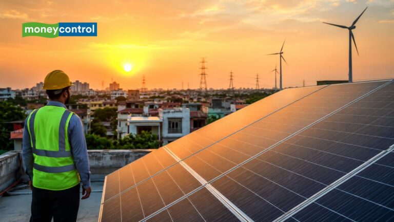 PM Surya Ghar Yojana: रूफटॉप सोलर योजना 50 लाख घरों तक पहुंची, टाटा पावर समेत इन 3 शेयरों पर रखें नजर