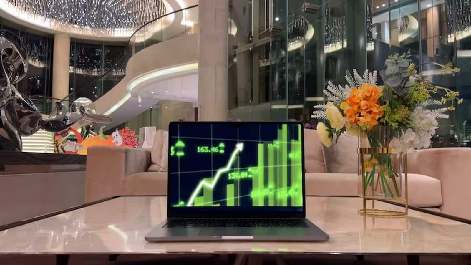 Trading Ideas : टेक्निकल एक्सपर्ट्स से जानें कमजोर बाजार में भी आज किन शेयरों में बनेगा पैसा, इंडेक्स में क्या करें