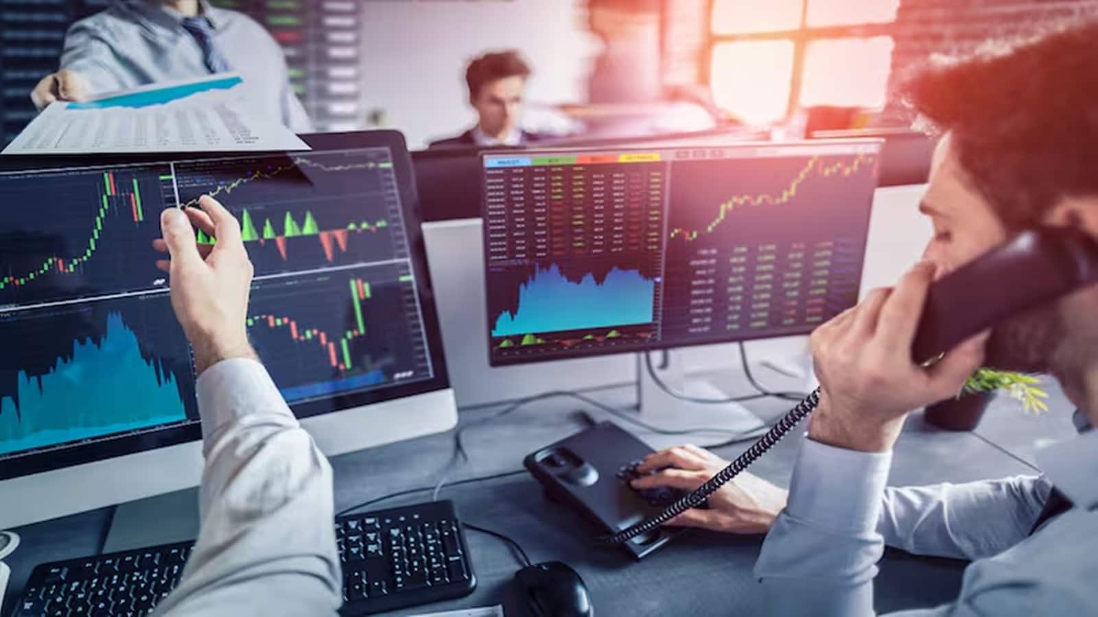 लगातार चौथे दिन Sensex मजबूत, 24750 के पार बंद Nifty, निवेशकों पर बरसे ₹3 लाख करोड़