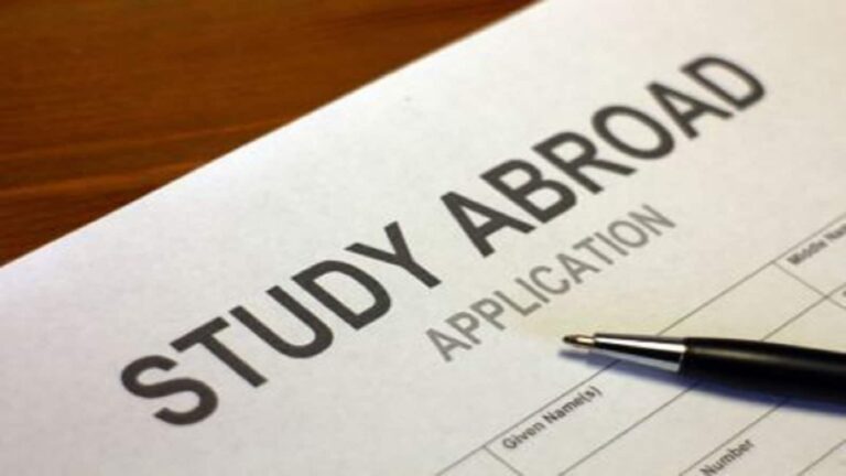 Study Abroad India: सरकार ने संसद में दिया जवाब, अब विदेशी यूनिवर्सिटी करेंगी भारत का रुख और भारत से विदेश पढ़ने जा रहे छात्र घटे
