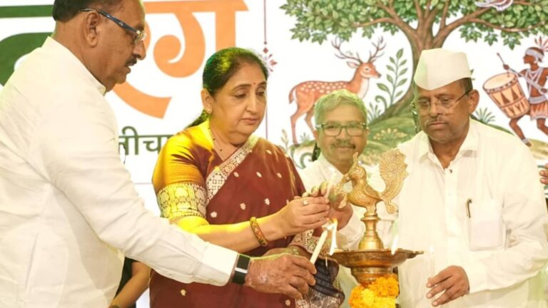 दक्षिण मुंबई के नरीमन पॉइंट पर गूंजी आदिवासियों की थाप, उपमुख्यमंत्री सुनेत्रा पवार ने किया 'वनरंग 2026' का उद्घाटन