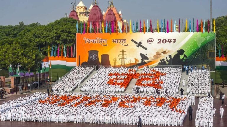 Independence Day 2026: लाल किले पर पहली बार पूरा बजा ‘वंदे मातरम’, 21 तोपों की सलामी के बीच दिखा ऐतिहासिक नजारा