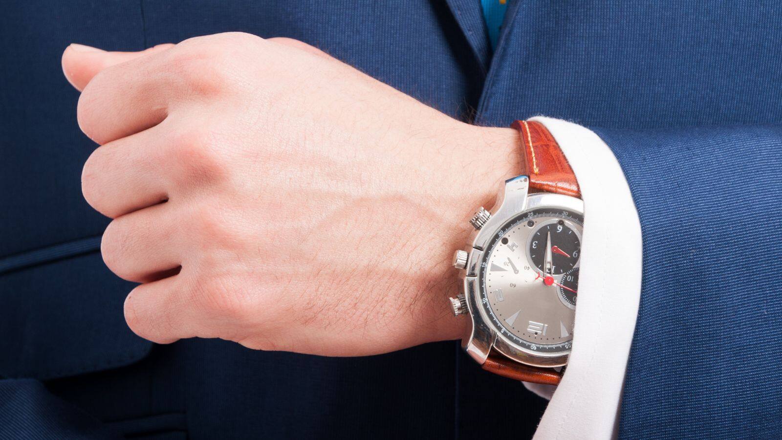 ₹500 करोड़ का मालिक, फिर भी पहनता है ₹10 हजार की नकली Rolex! वजह सुनकर रह जाएंगे हैरान