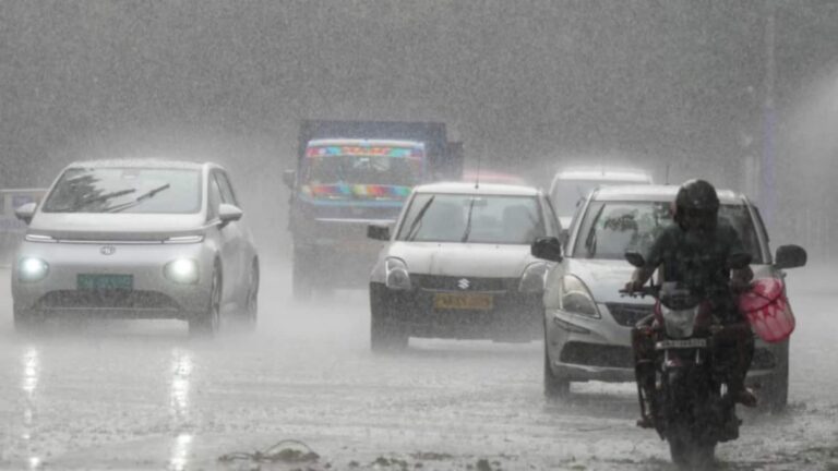 Weather Update: 20 राज्यों में बारिश का अलर्ट, राजस्थान-ओडिशा में मूसलाधार, यूपी-उत्तराखंड भी प्रभावित, चेक करिए आज का मौसम