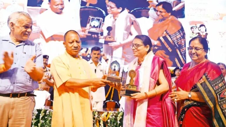 UP Free Bus For Women: बुजुर्गों को सीएम योगी का तोहफा, 60 साल से ऊपर की महिलाओं को जीवनभर बस यात्रा फ्री