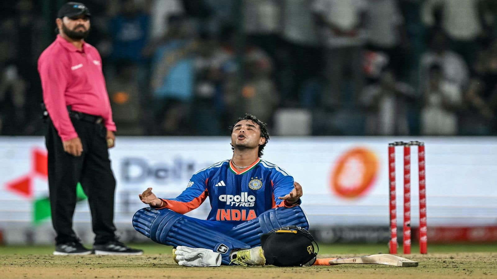 Abhishek Sharma: अभिषेक शर्मा ने रचा इतिहास, सिर्फ 30 गेंदों में शतक जड़ रोहित शर्मा का तोड़ा रिकॉर्ड