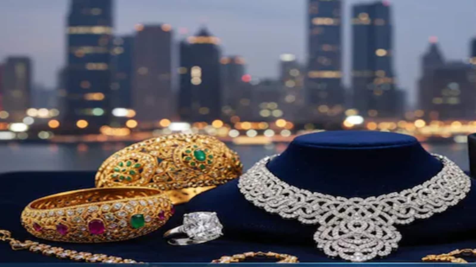 Deepa Jewellers IPO Listing: 25% प्रीमियम पर ₹117 का शेयर लिस्ट, दीपा ज्वैलर्स ने बढ़ाई पोर्टफोलियो की चमक