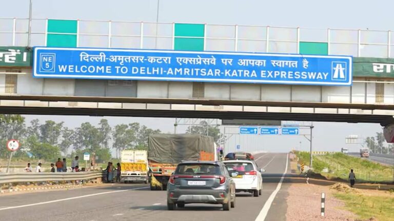 Delhi-Amritsar-Katra Expressway: दिल्ली से कटरा सिर्फ 6 घंटे और अमृतसर 4 घंटे में! 680 KM का ये एक्सप्रेसवे बदल देगा सफर का अंदाज, ₹39,000 करोड़ से बन रहा मेगा कॉरिडोर