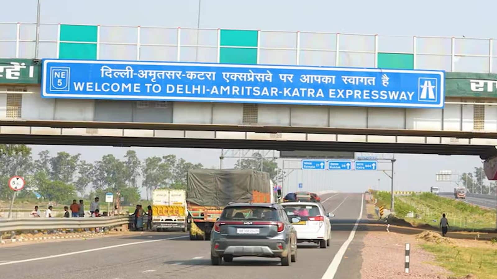 Delhi-Amritsar-Katra Expressway: दिल्ली से कटरा सिर्फ 6 घंटे और अमृतसर 4 घंटे में! 680 KM का ये एक्सप्रेसवे बदल देगा सफर का अंदाज, ₹39,000 करोड़ से बन रहा मेगा कॉरिडोर