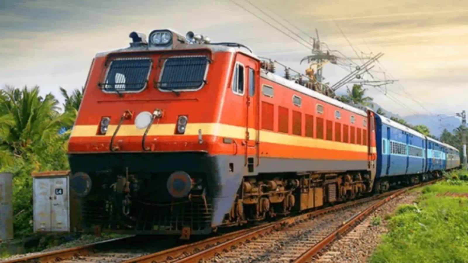 रेलवे का बड़ा फैसला: वीरांगना लक्ष्मीबाई झांसी-आगरा कैंट एक्सप्रेस का मथुरा तक हुआ विस्तार, इसके 4 नए स्टॉपेज जानिए