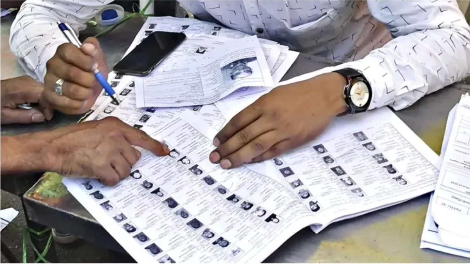 अब माता-पिता या दादा-दादी की जानकारी नहीं होगी जरूरी, EC ने 20 राज्यों में नए वोटर्स के लिए Form 6 का नियम बदला