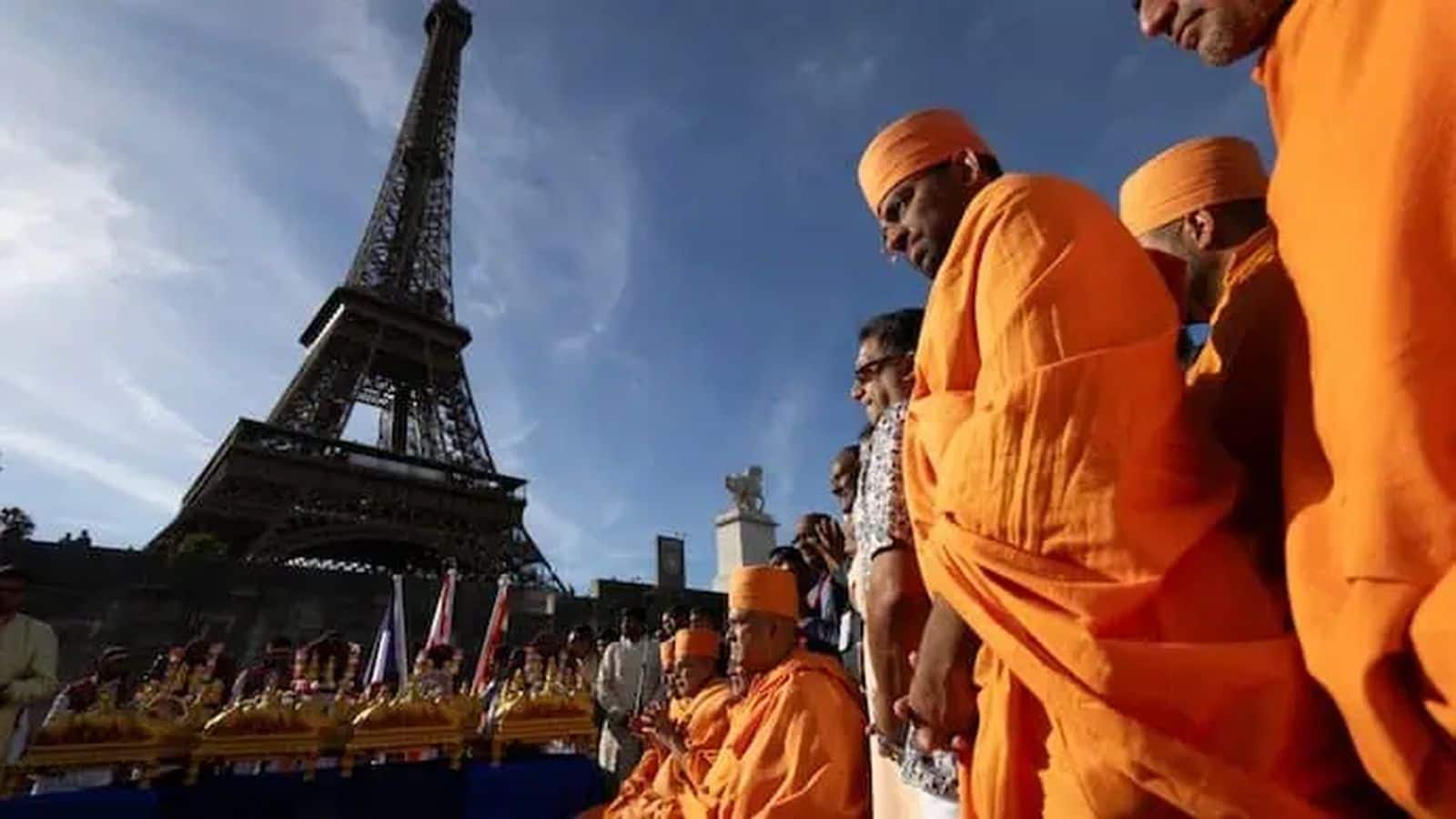 Eiffel Tower Closed: महिलाओं को 'अदृश्य' रहने के फरमान पर पेरिस में बवाल! हिंदू धार्मिक समूह के दौरे पर मचा विवाद, बंद हुआ एफिल टॉवर