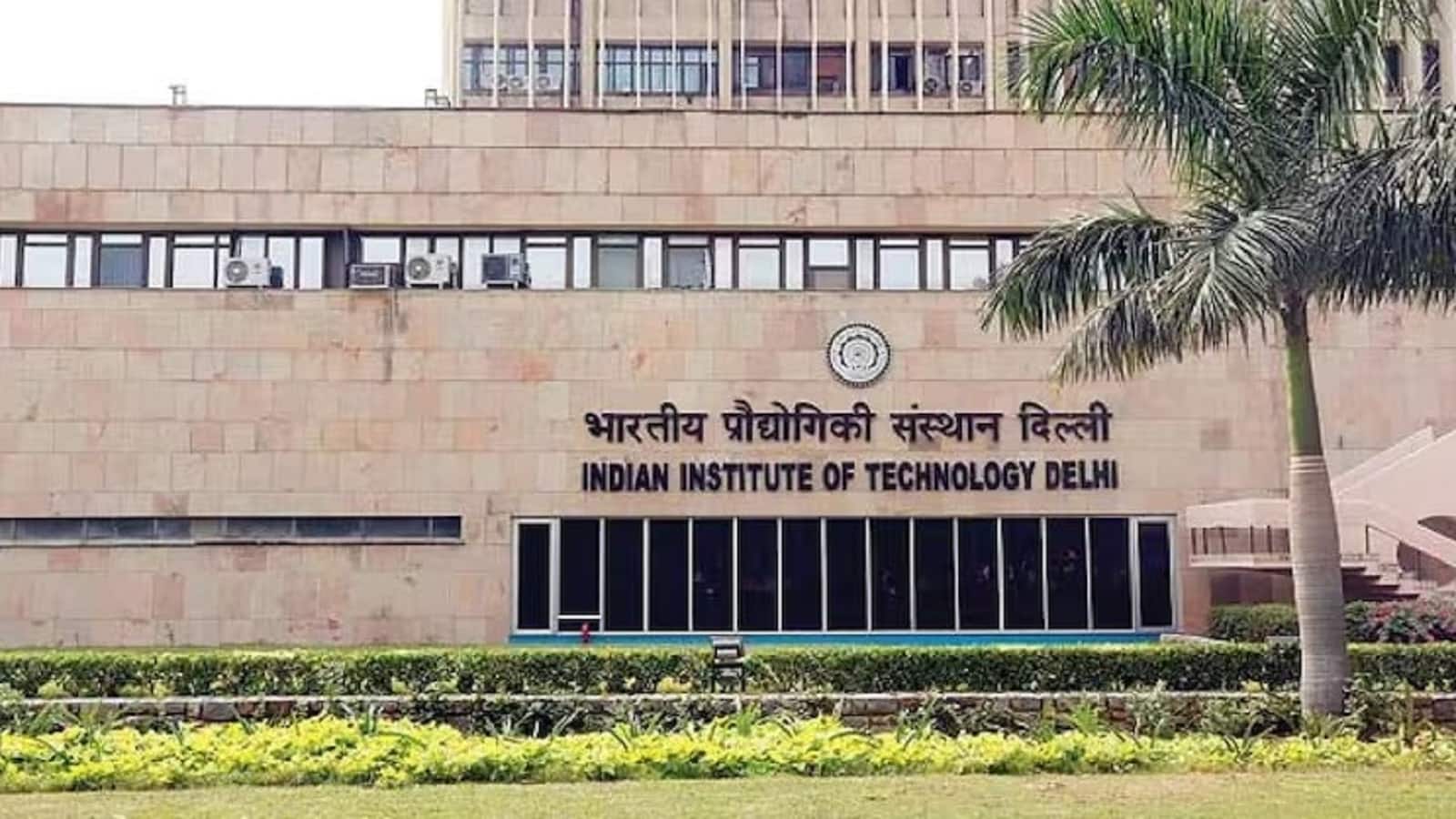 पड़ोसी के WiFi कनेक्शन से की जेईई की तैयारी, मुंबई के स्लम में पले अभिषेक अब आईआईटी दिल्ली से कर रहे बीटेक