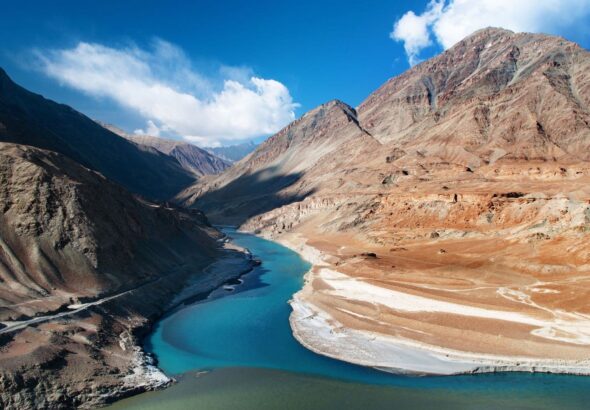 सिंधु जल संधि को स्थगित करने के बाद भारत ने अब लद्दाख में बना दिया पहला रॉक चेक डैम! इसके असर को समझिए