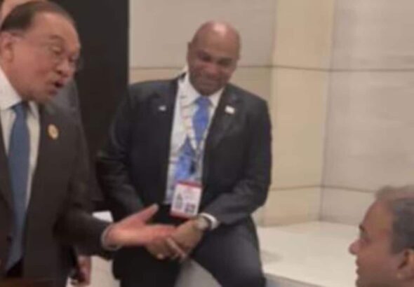 VIDEO: 'ख्वाब हो तुम या...'; BRICS में दिखा बॉलीवुड का रंग! किशोर कुमार के जबरा फैन निकले मलेशियाई PM अनवर इब्राहिम, हिंदी गायकी का वीडियो वायरल