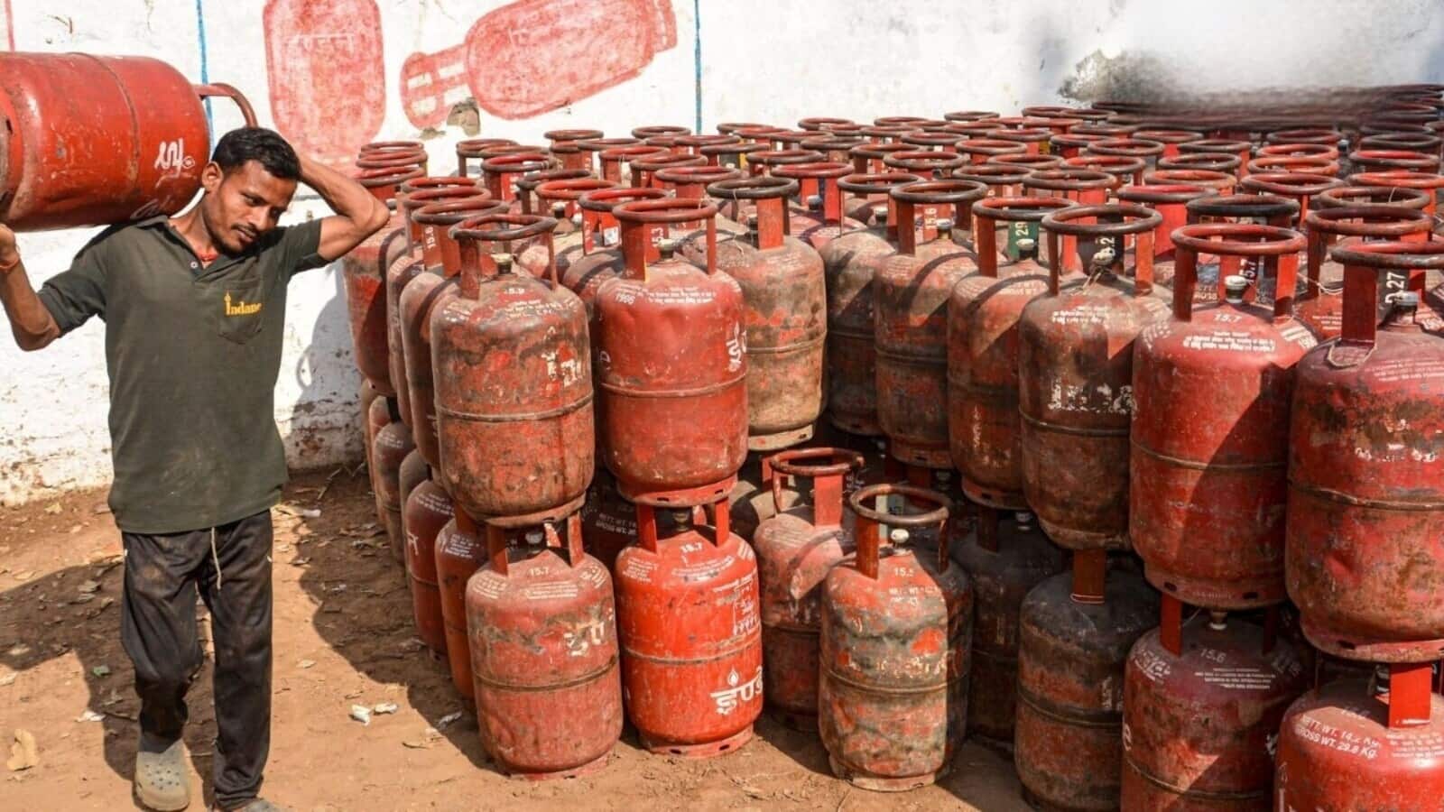 LPG Price 30 September 2026: महीने के आखिरी दिन गैस सिलेंडर के दाम स्थिर, जानें दिल्ली से रांची तक 14 और 19 किलो सिलेंडर का रेट